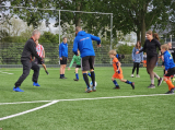 Laatste training S.K.N.W.K. JO7-1 (partijtje tegen de ouders) van maandag 27 mei 2024 (61/180)